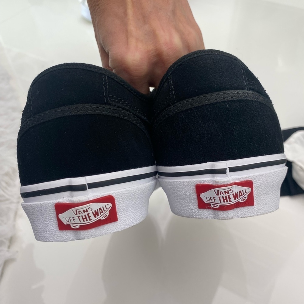 Van sneakers new with out the box - Picture 3 of 4
